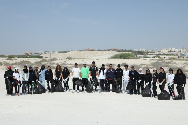 <p><em><strong>Students and civic staff during the campaign.</strong></em></p>
<p>Twenty students took part in a clean-up campaign organised by the Southern Municipality in partnership with Hawar International School in Hunainiyah Valley. They were joined by municipality employees to collect waste.&nbsp;</p>
<div class="explain-selected-button explain-selected-circle"></div>